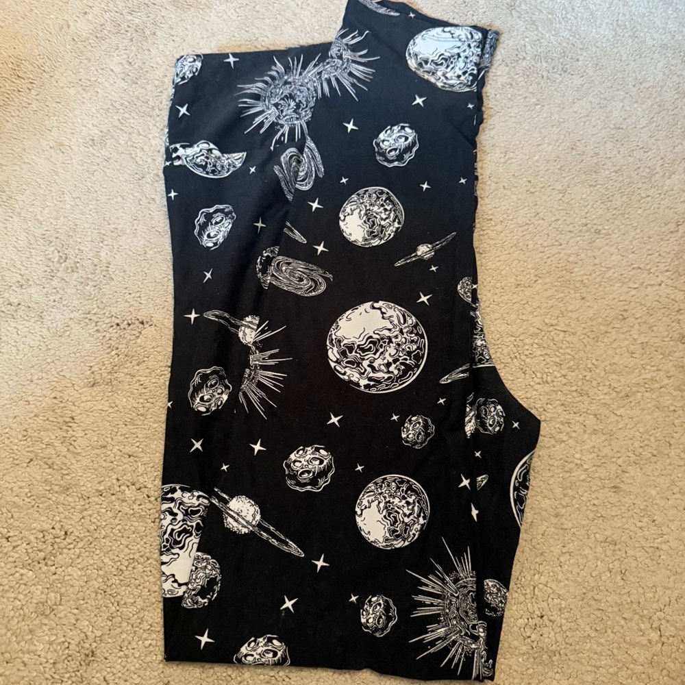 LuLaRoe Tall & Curvy Leggings – Celestial Galaxy Print